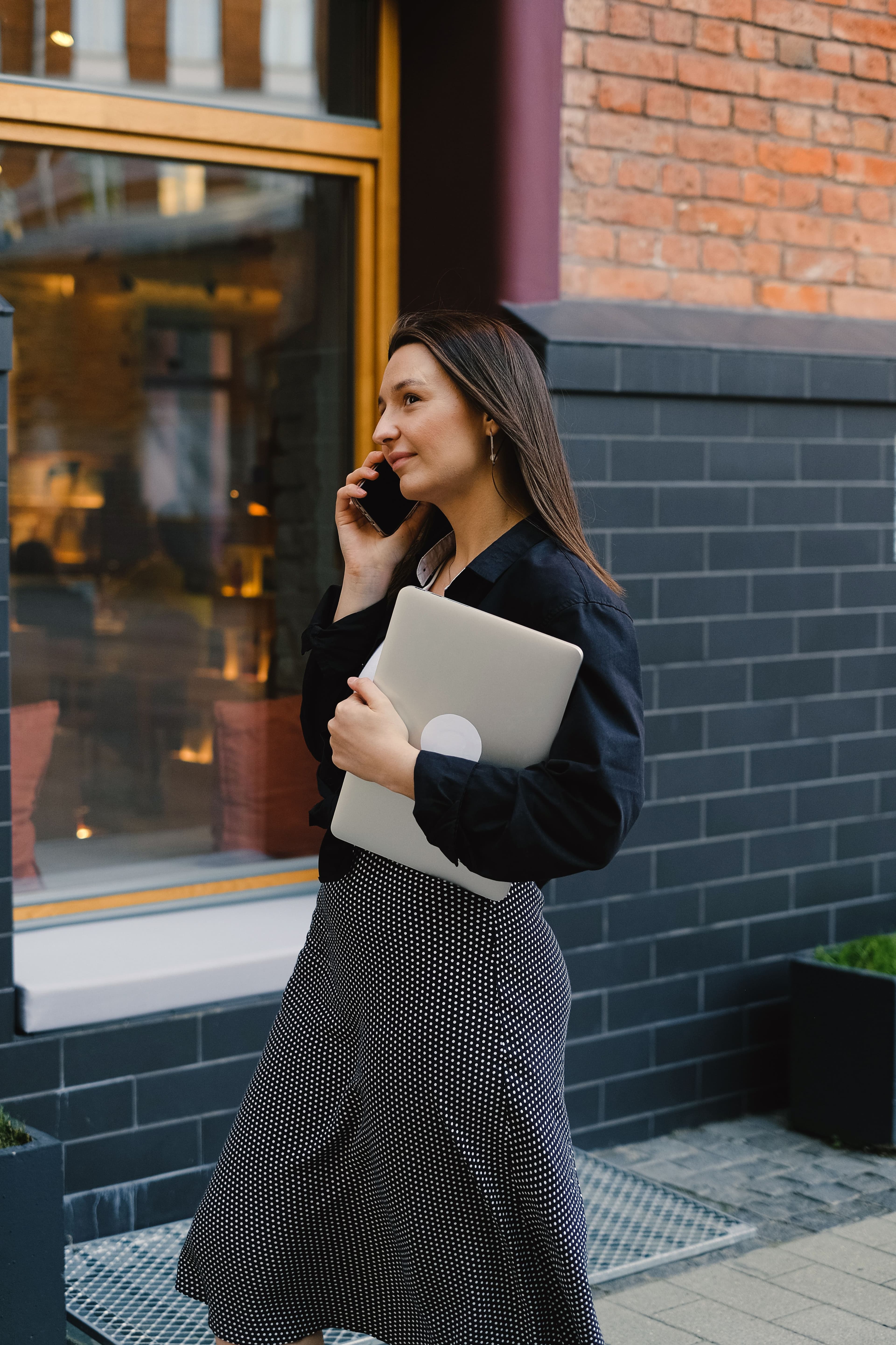 Woman balancing work and everyday life